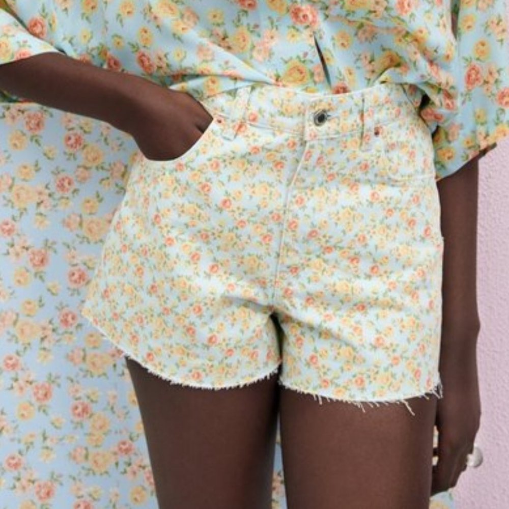 Zara ZW The '90s High-Waisted Floral Shorts
